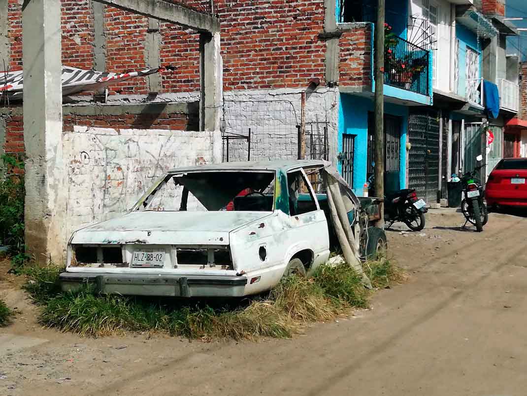 Teléfono para reportar vehículo abandonado en Monterrey