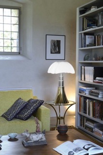 https://www.einrichten-design.fr/fr_fr/pipistrello-620-lampe-de-table-lampadaire-martinelli-luce.html