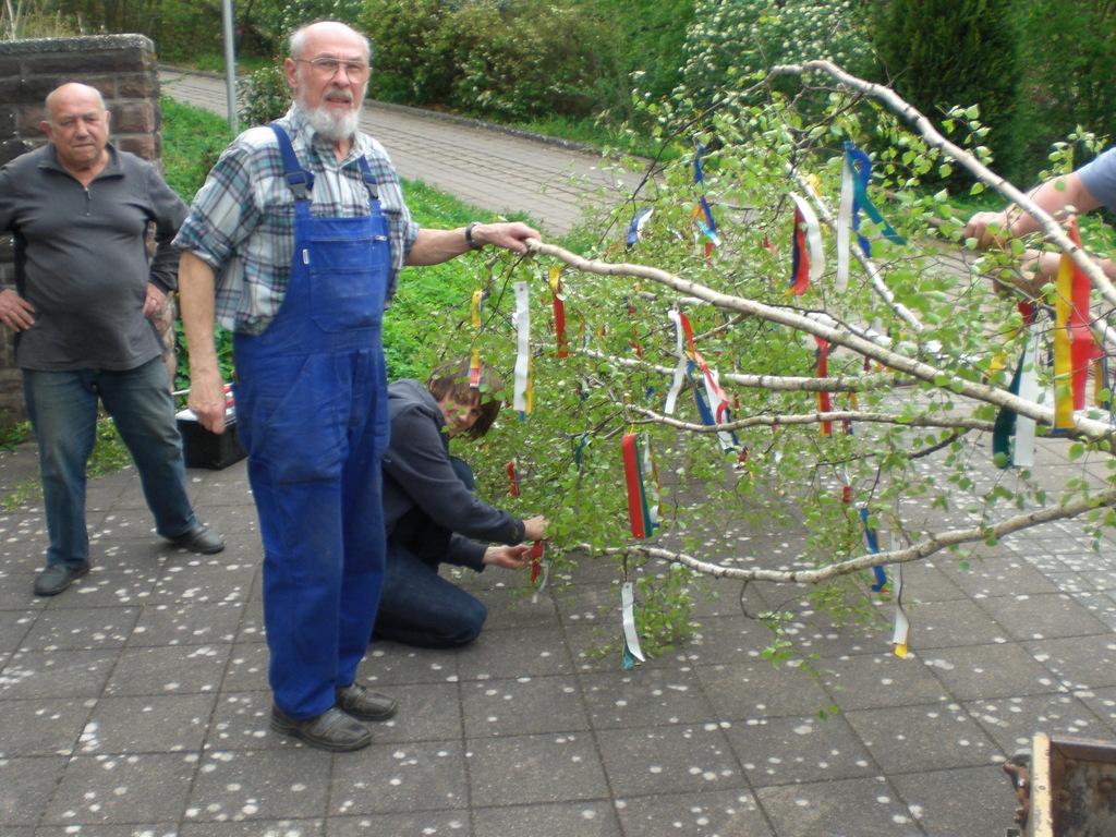 Horst und Philip beim schmücken