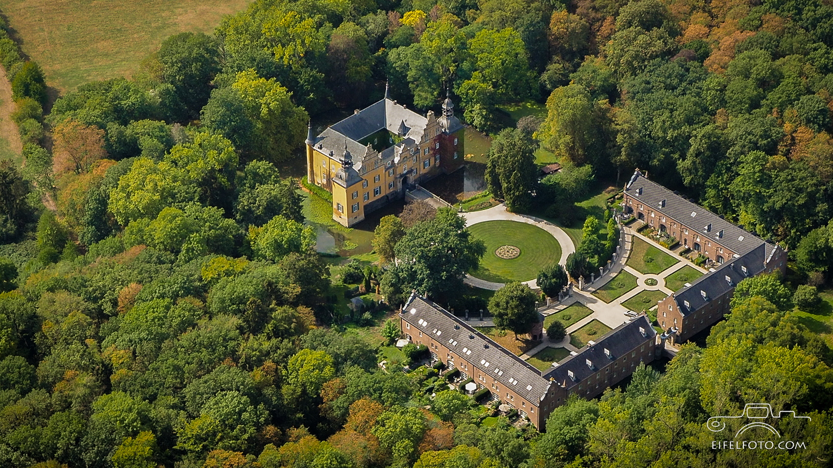 Wasserschloss Frens - versteckt im Bergheimer Forst