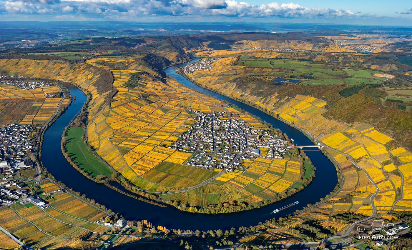 Eine der schönsten Moselblicke: Die Moselschleife bei Trittenheim
