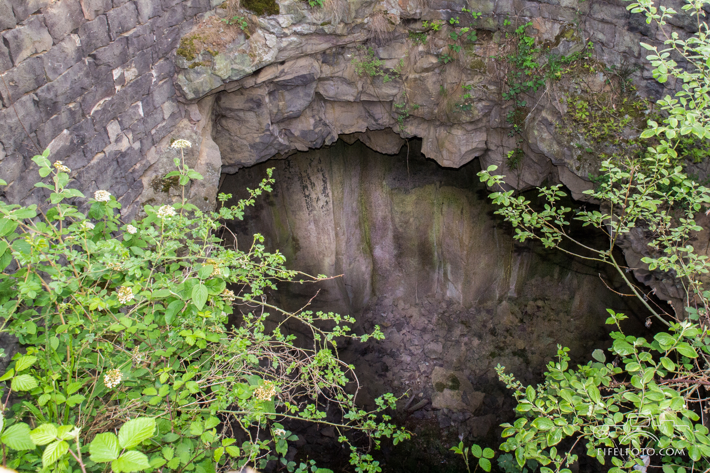 Blick in einen unterirdischen Felsenkeller