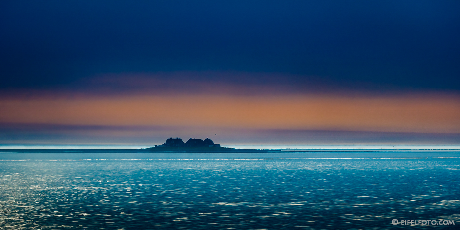 Blaue Stunde auf der Hallig Nordstrandischmoor