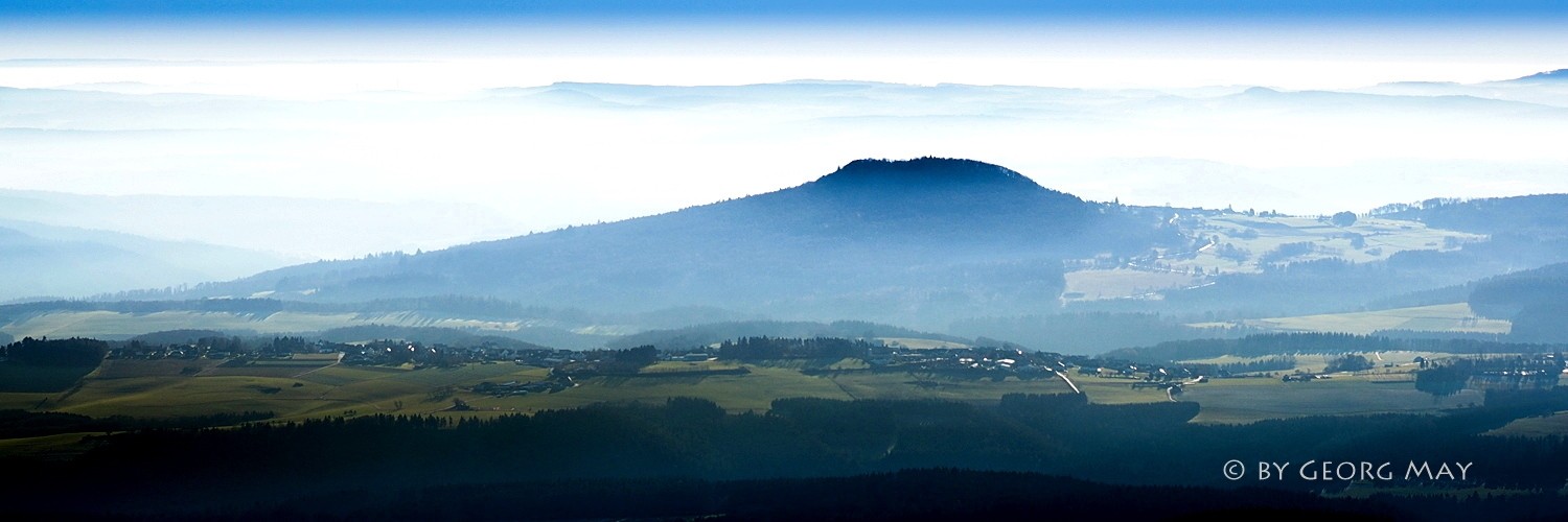 Blick über die Südeifel auf den Aremberg
