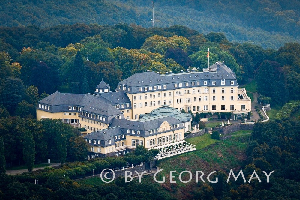 Hoch über dem Rhein: Steigenberger Grandhotel Petersberg