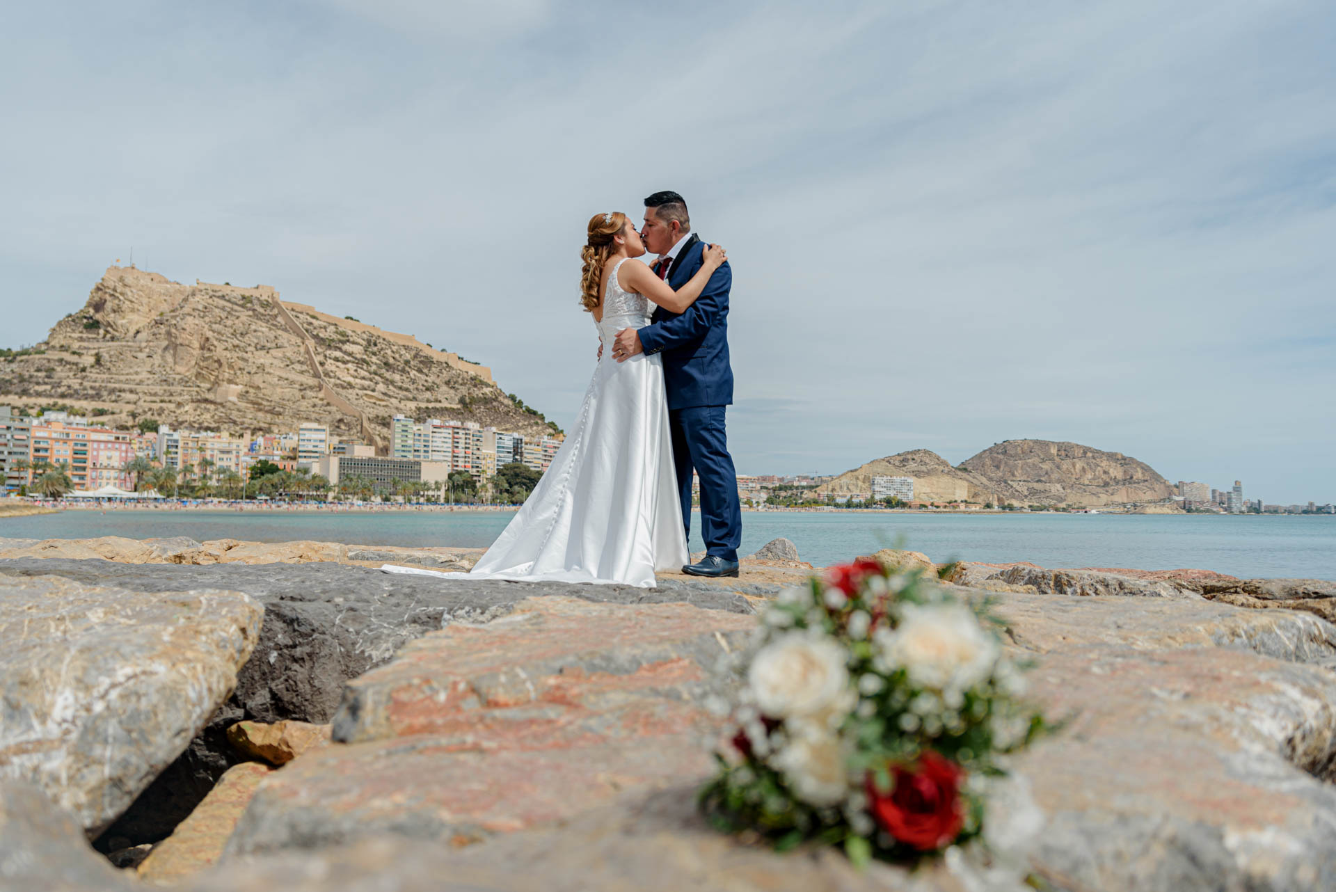 Fotografía de bodas en el registro civil de Alicante con  Car y Ronad  | Fotógrafo en Alicante