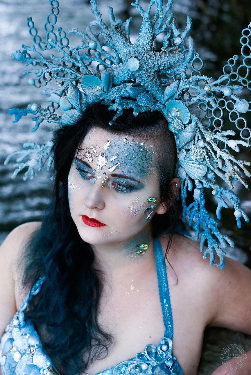 Model: Kath Pohl in meinem handgemachtem Meerjungfrauenkostüm. Foto & Styling auch von mir