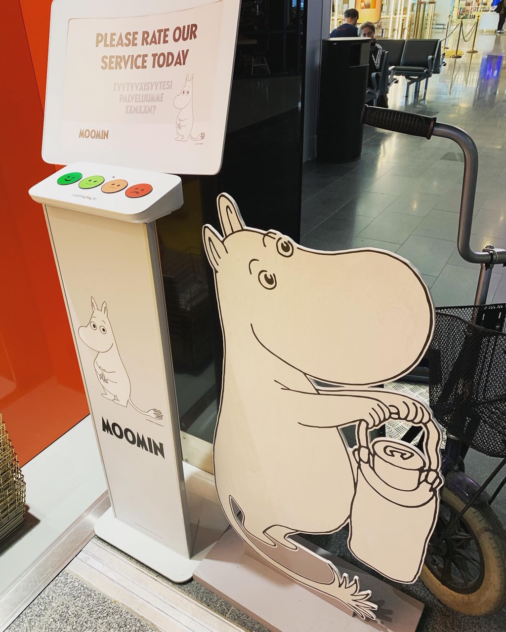 フィンランドのヴァンター空港でお出迎えしてくれるムーミンのハッピーオアノット