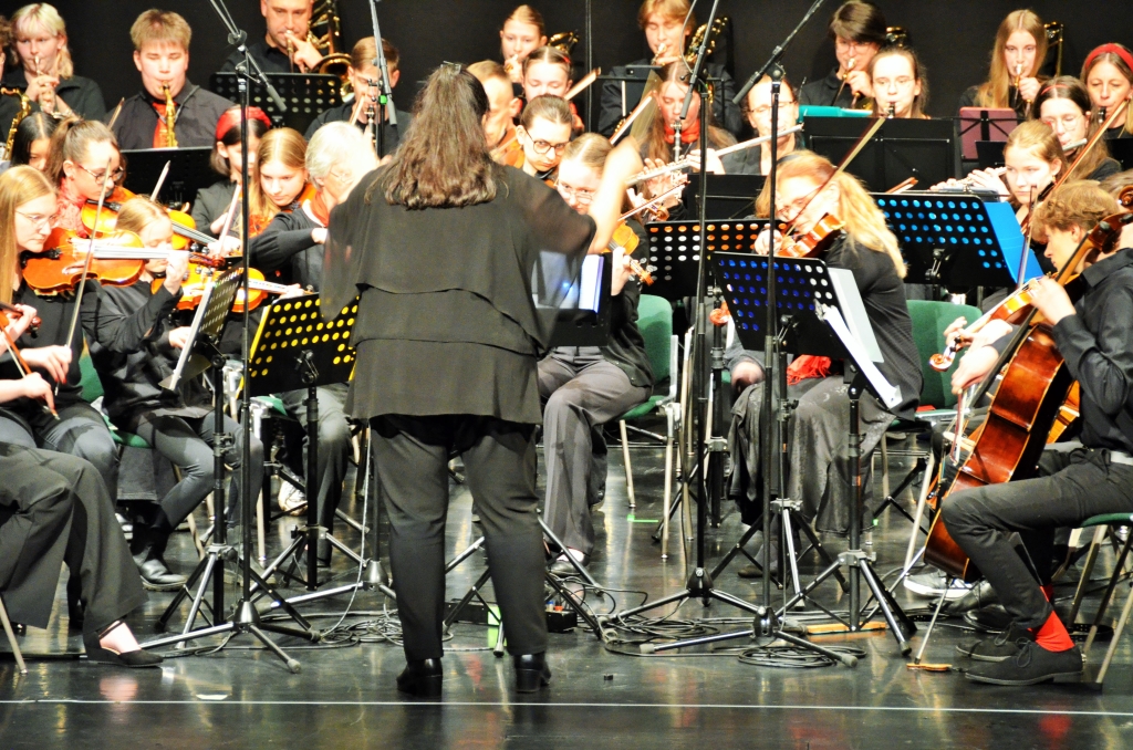 Musikschulorchester "Skyfall" unter der Leitung von Marie-Lys Langlois-Behrenz