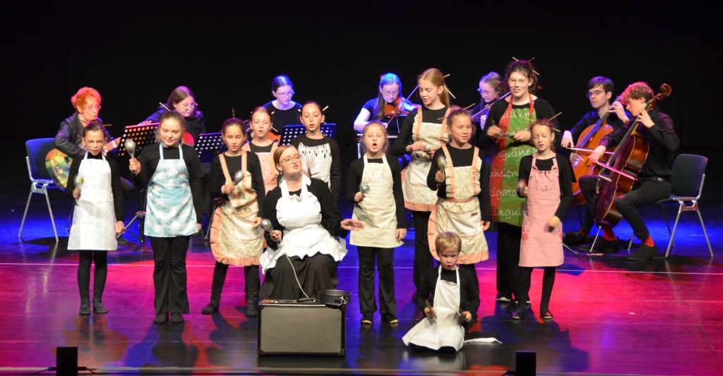 Musiktheater Auszug aus "Mary Poppins" unter der Leitung von Sintje Klingner