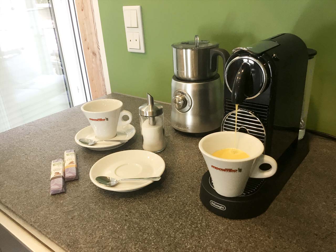 Kaffeemaschine und Milchaufschäumer