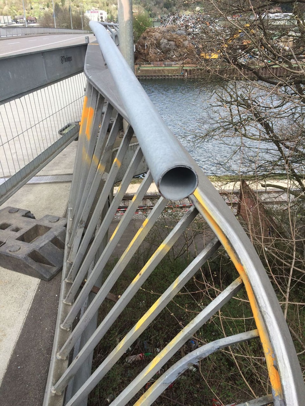 Otto Konz Brücke Plochingen mit Unfallschaden