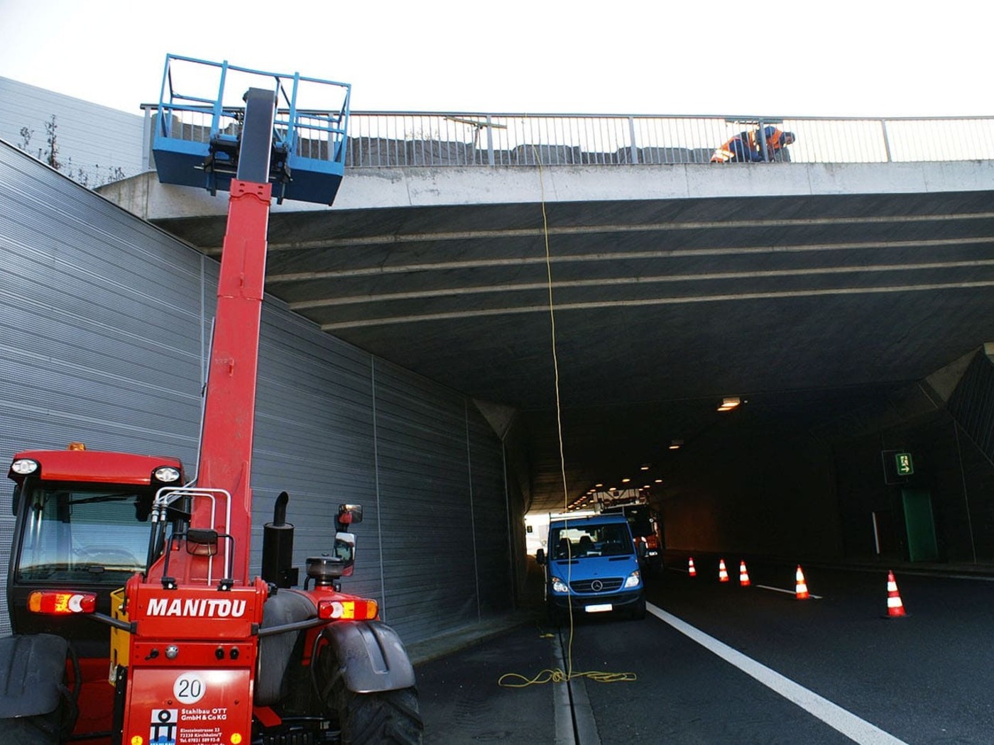 Brückengeländer an der B10 Göppingen