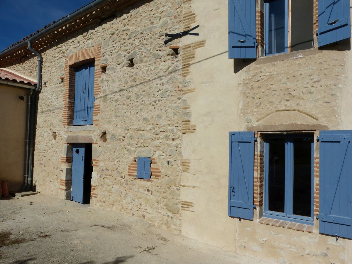 Façade traditionnelle à la chaux (Enduit + Mur pierres à vue + badigeon) - Graulhet (81)