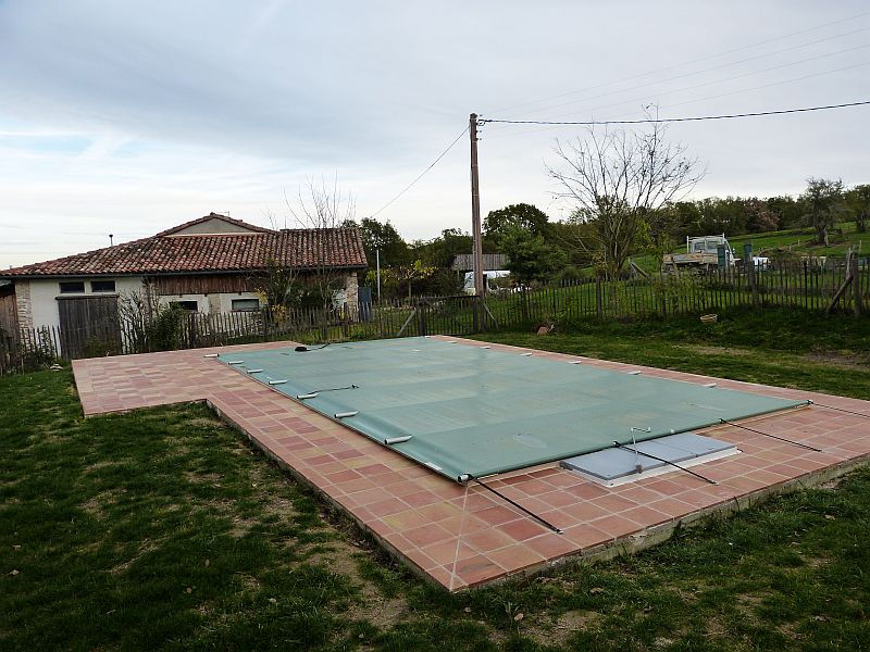 Terrasse tour de piscine - Réalisation d'une chape et pose carrelage terres cuites (briqueterie Barthe à 31 Gratens) à Graulhet (81)