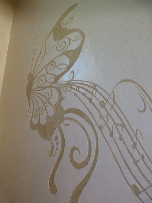 Détail sgraffito dans une cage d'escalier