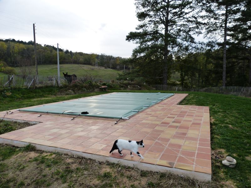Terrasse tour de piscine - Réalisation d'une chape et pose carrelage terres cuites (briqueterie Barthe à 31 Gratens) à Graulhet (81)