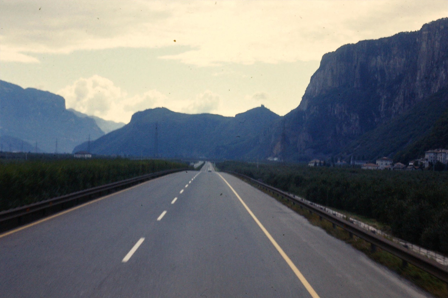 In den 70ern war die Brennerautobahn noch leer. Damals gab es noch keine Streng-Riechenden Billigheimer aus dem Osten.