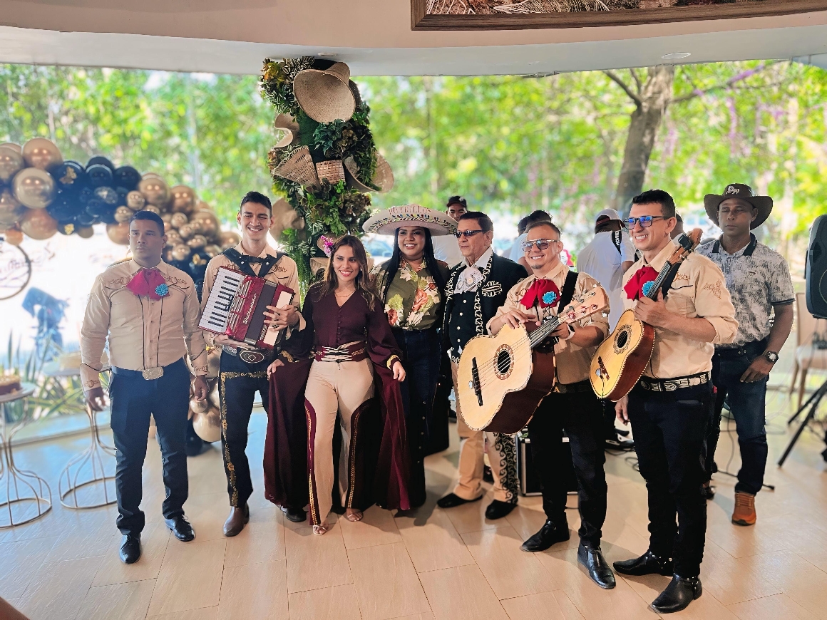 Serenatas APache de Montería — Mariachis para Eventos en Montería — Mariachis en Montería, Colombia · por Serenatas APache de Montería