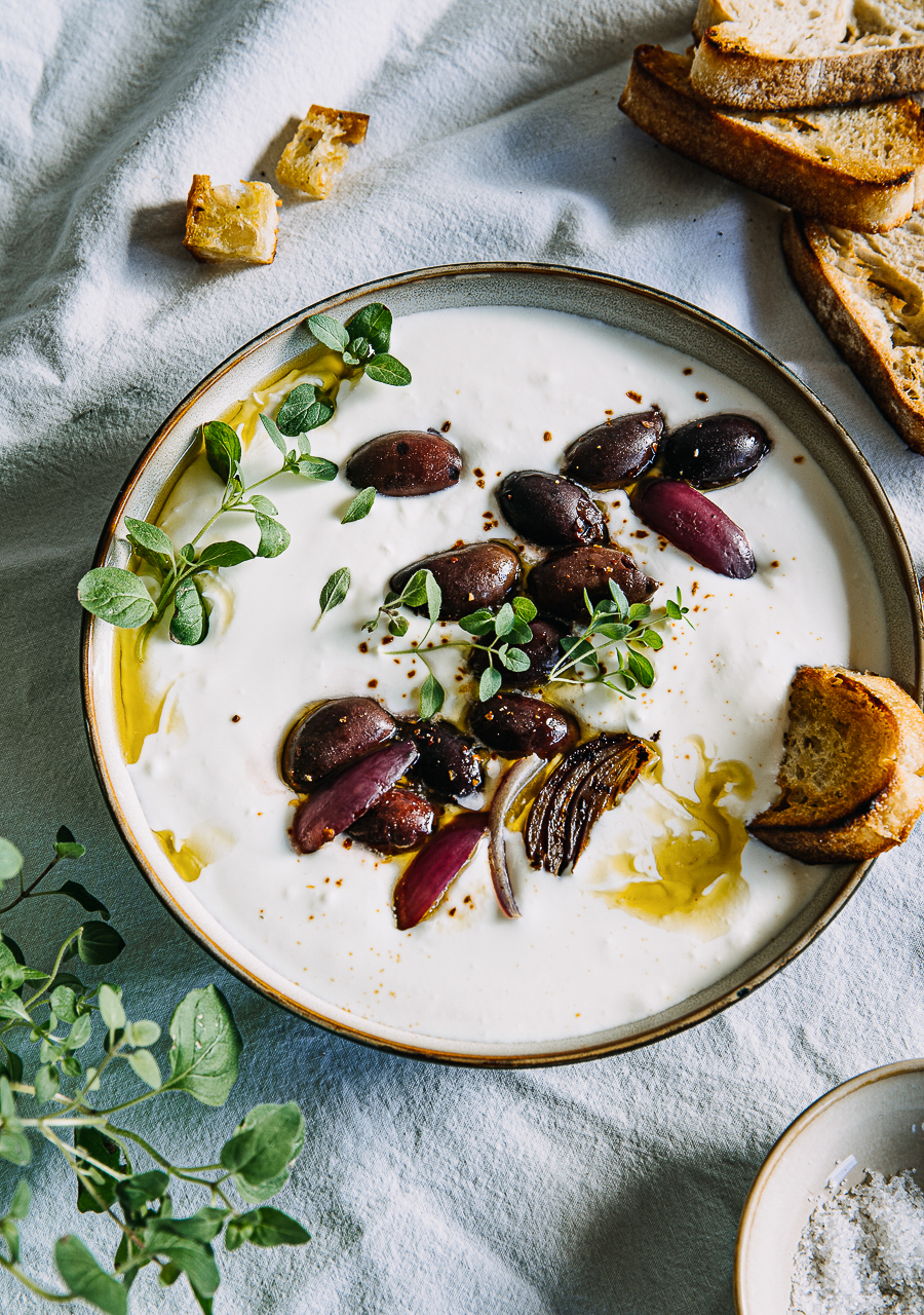 Schneller Feta-Creme-Dip mit Oliven