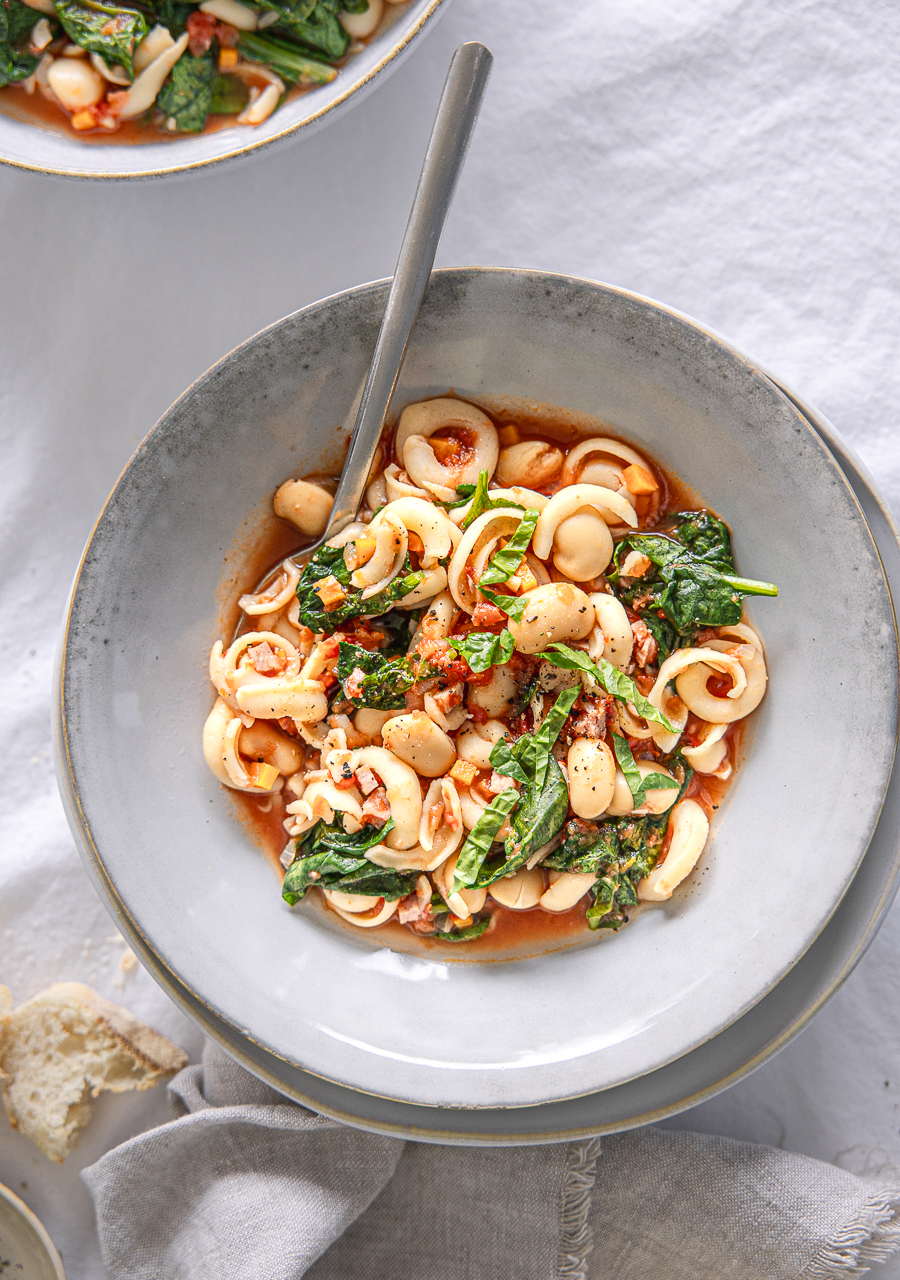 Rustikale Bohnensuppe mit Pasta & Speck