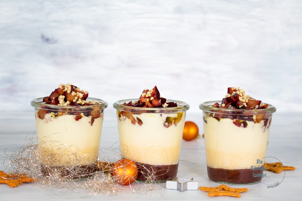 Winterliche Weisse Mousse Au Chocolat Mit Zimt Pflaumen 