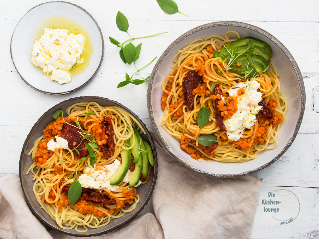 Spaghetti mit roter Linsen-Bolognese