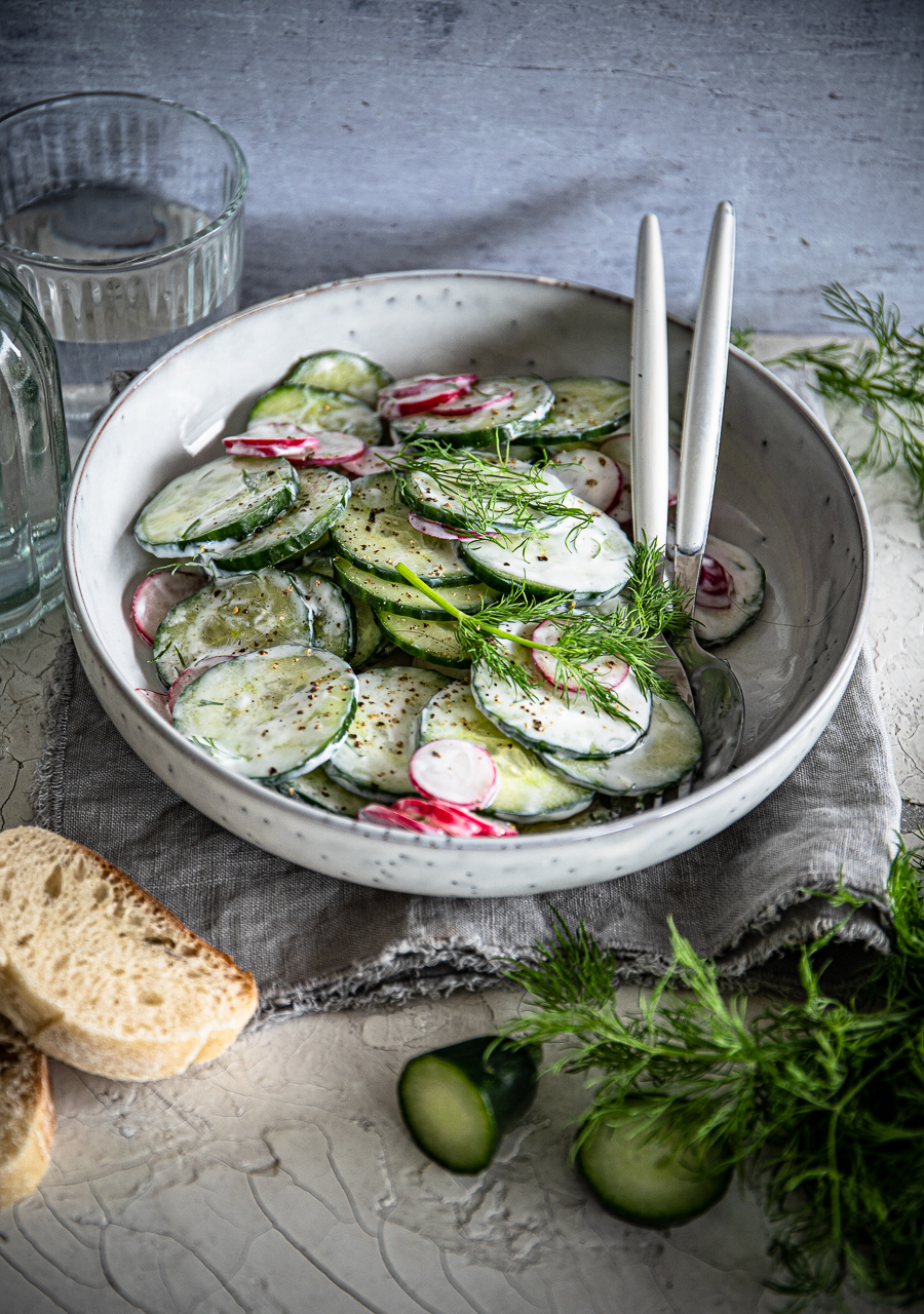 Gurkensalat mit Joghurt - einfach, cremig & garantiert nicht wässrig