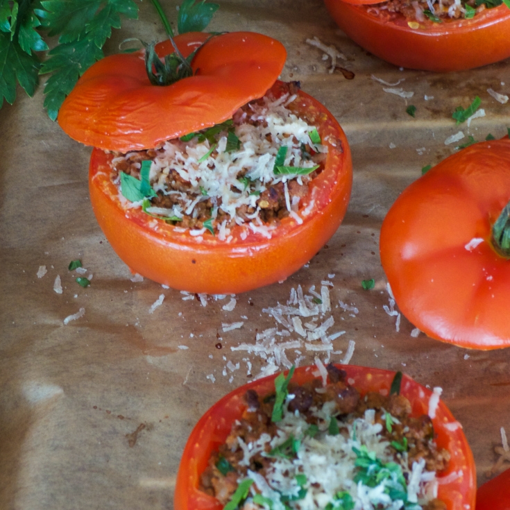 Gefüllte Tomaten mit Hackfleisch, ein leichtes Rezept für heiße Sommertage