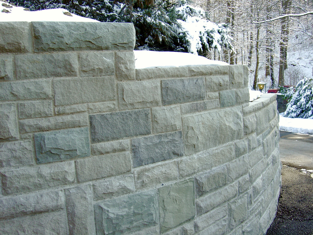 Sandsteinmauer bossiert,Eberhard_Gartenbau_Kloten