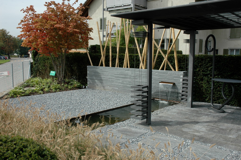 Eberhard_Gartenbau_Kloten, Wasserbecken, Pergola, Schichtenmauerwerk, Granitmauer