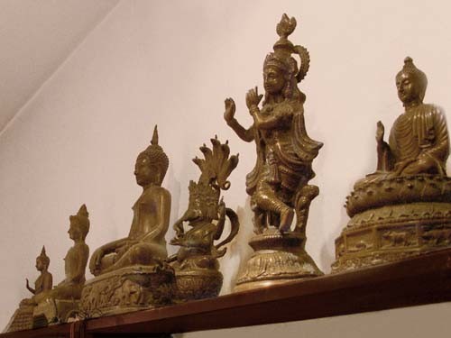 Ob Bronzefiguren aus Burma, Nepal oder Indien ...