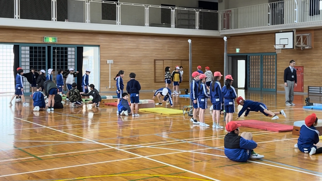 小学校にてスラックライン体験会