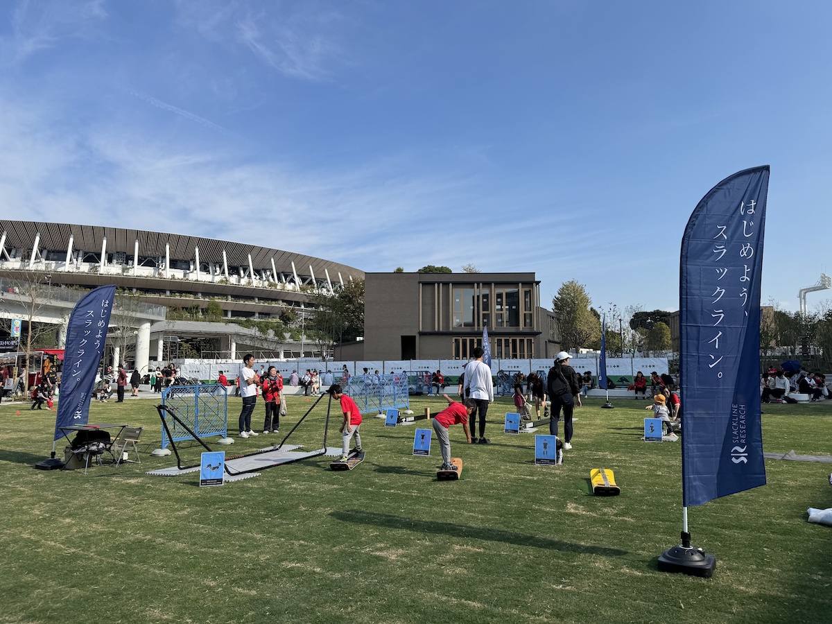 明治公園オープニングイベントでスラックライン体験会