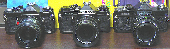 左から、Pentax ME (Rikenon P Zoom 35-70mm)、ME super (smc Pentax-M Zoom 24-35mm)、MX (smc Pentax-M Zoom 28-50mm)