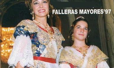 Amb la seua Fallera Major Infantil 1997.