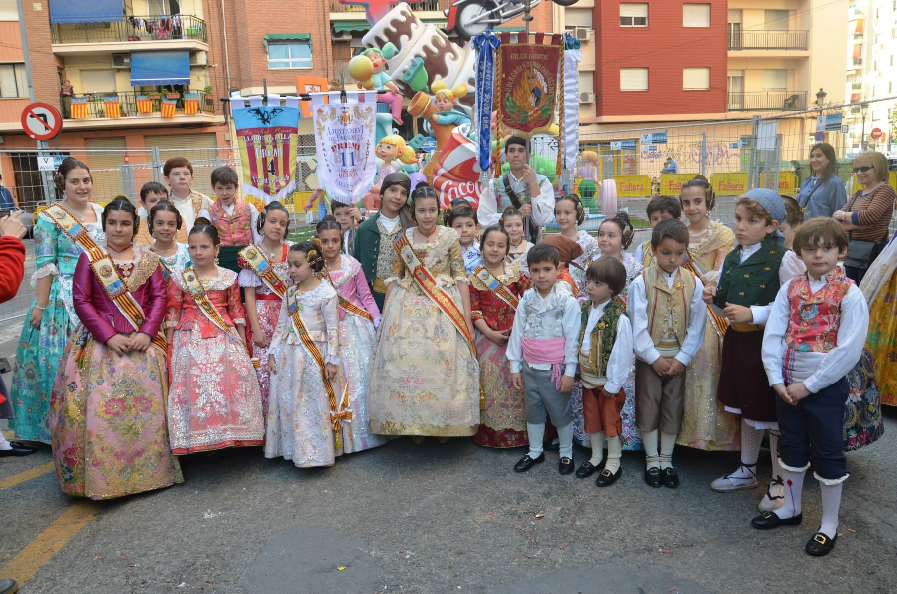 16-03-2014. Los niños, ya con el premio.