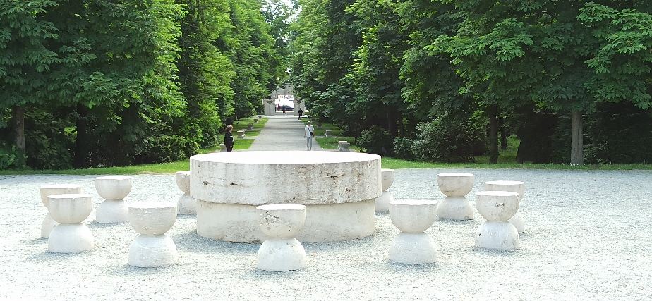 Der Tisch des Schweigens