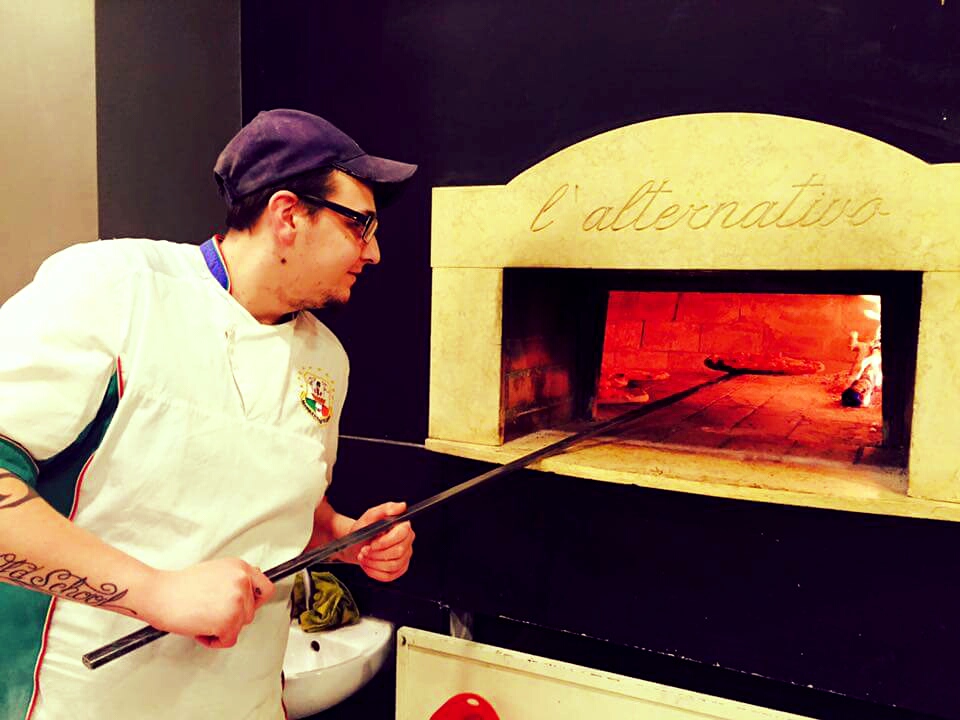 Il nostro pizzaiolo Michele in azione