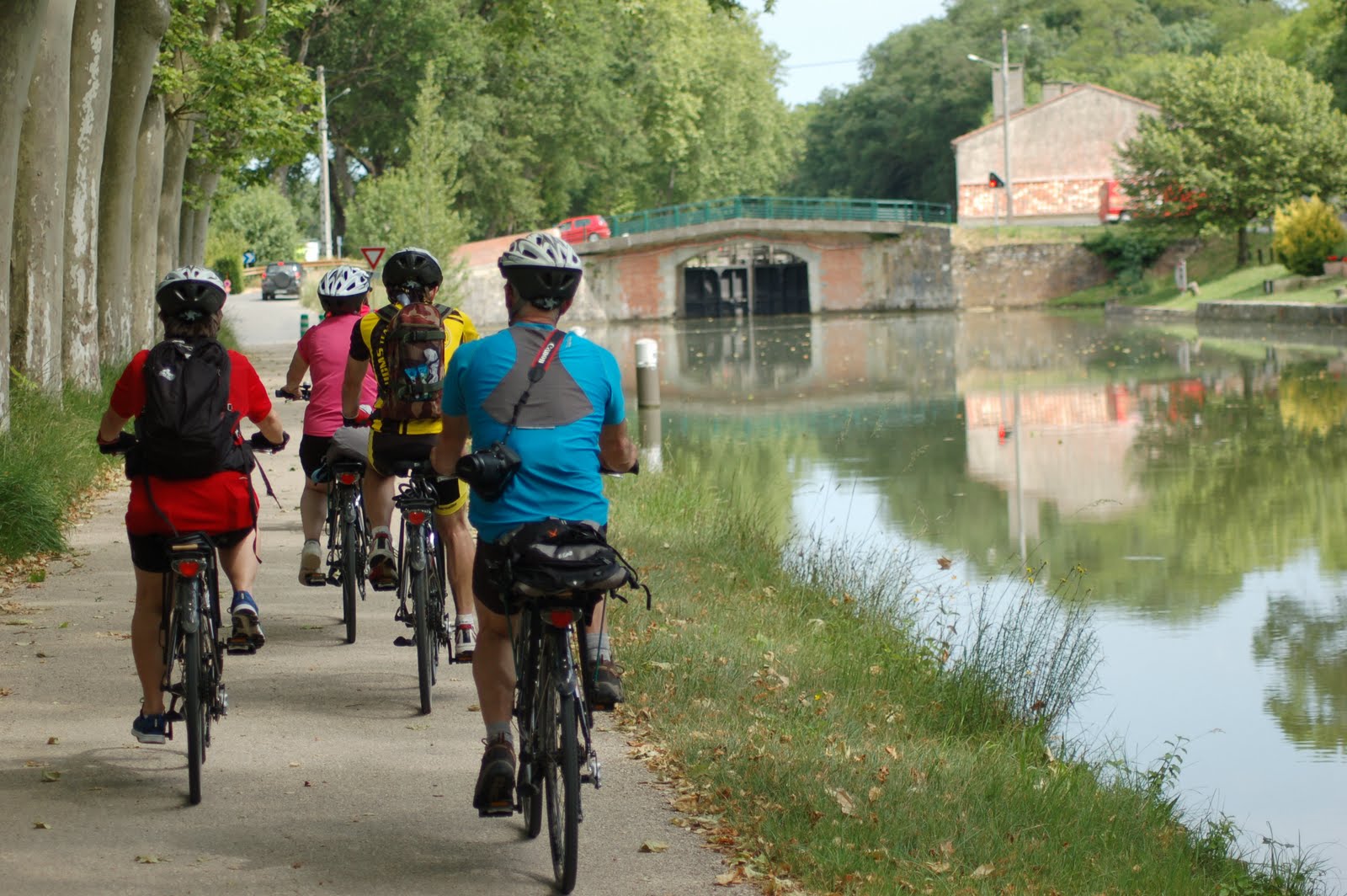 Suivre le canal du midi en voiture