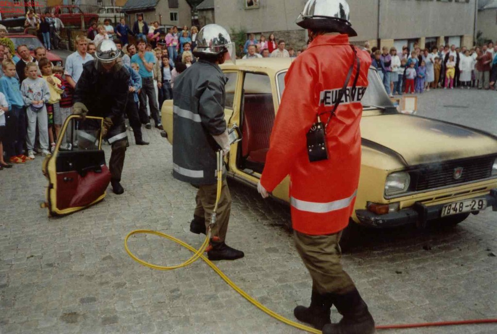 Feuerwehr Aue führt hydraulische Rettungstechnik in Bockau vor...