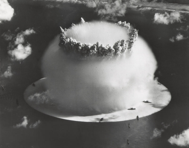 Un sottomarino nucleare prova 21 kiloton effetti, nota come Test nucleare Crossroads, condotte nell' atollo di Bikini (1946)