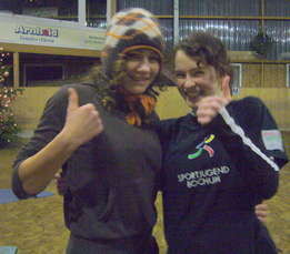 Caro und Sari gewannen den Stehwettbewerb, welcher unser Wintertraining erheiterte