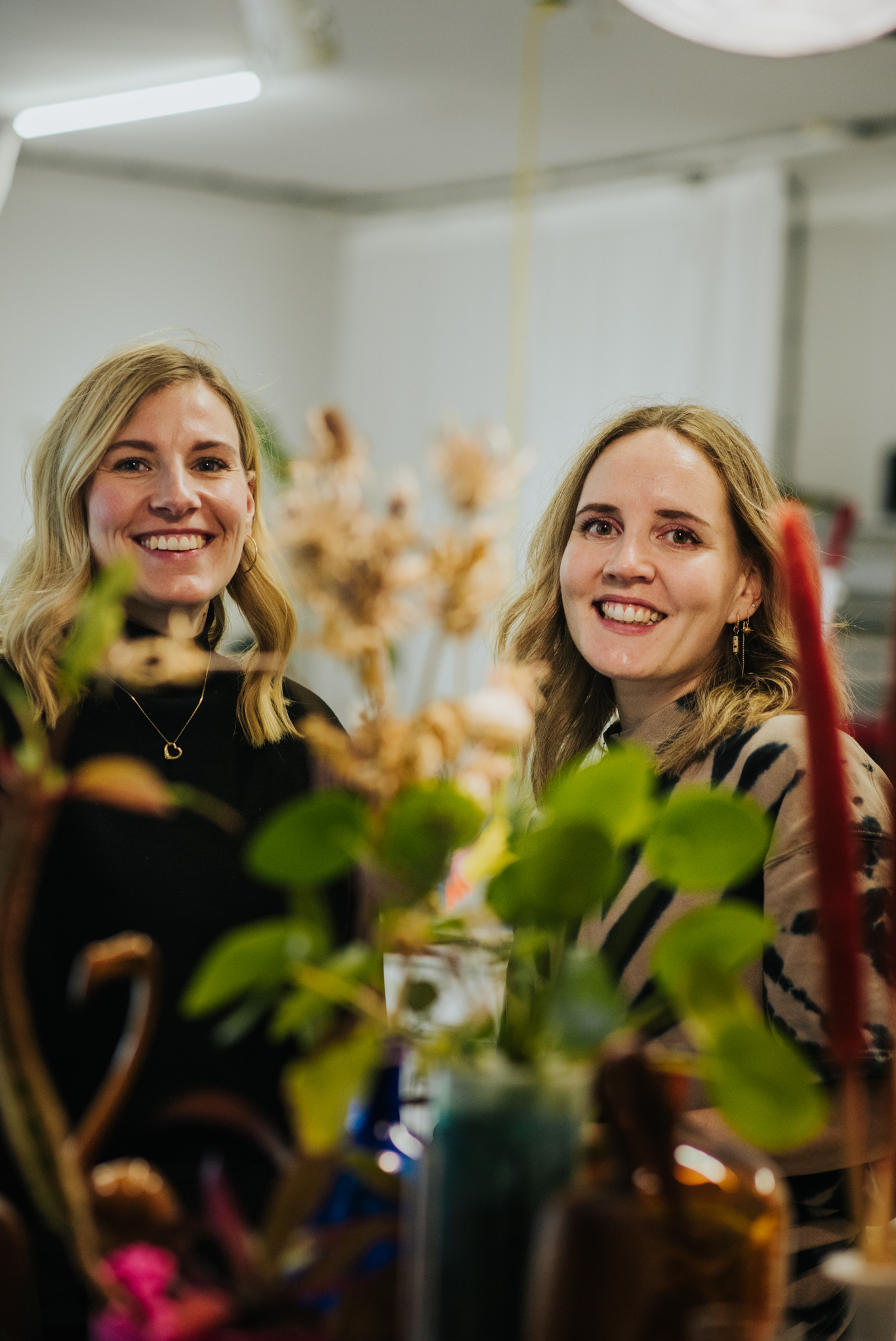 Zwei lachende Frauen beim JGA Workshop Köln