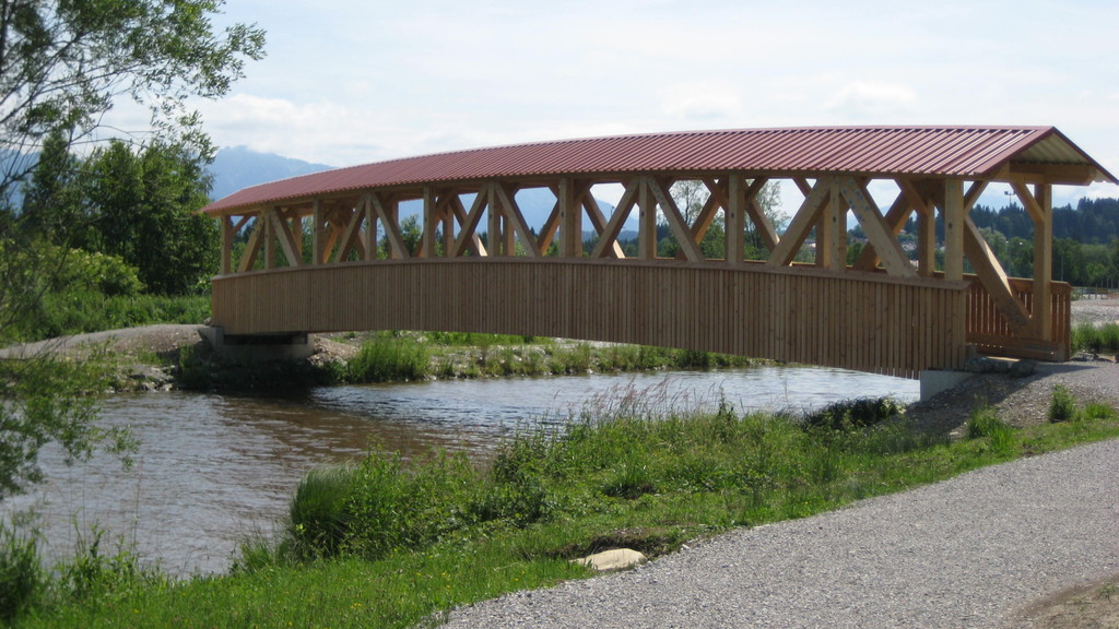 Holzbrücke auf dem Lechsee-Rundweg