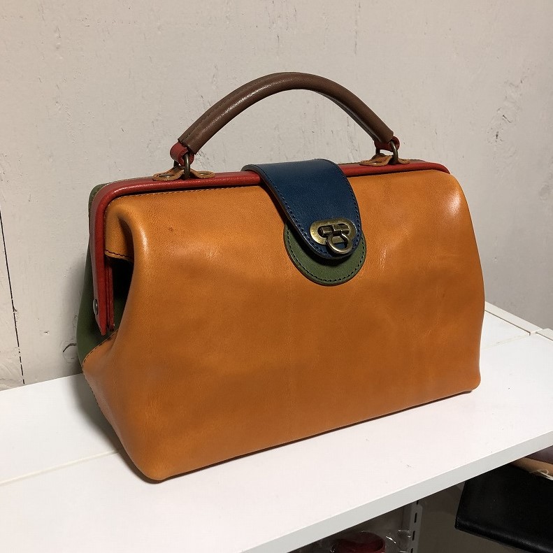 革工房 本革工房 革製品 革小物 革雑貨 革財布 牛革 ランドセルリメイク 修理 注文 レザー パイソンレザー レザークラフト ハンドメイド オーダーメイド お財布ショルダー スマホショルダー 手作り鞄 バッグ 長財布 コインケース カードケース ショルダー ストラップ 名刺入れ 岐阜 美濃 フェードイン fadein 近くの 専門店 革製品専門店 本革製品 販売 通販 小物 お札を折らない お札曲がらない 二つ折り 三つ折り 大容量 本革 L字ファスナー メンズ レディース おすすめ ふるさと納税