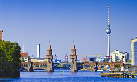 Berlin mit Blick auf die Oberbaumbrücke und den Fernsehturm