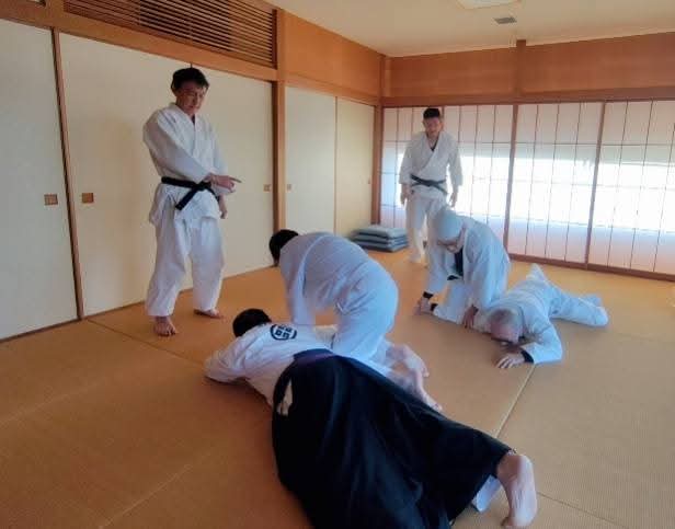 取り押さえ制圧
