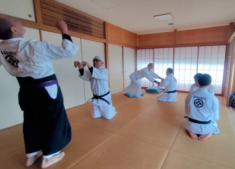 オバケの手で吹き飛ばされる身体