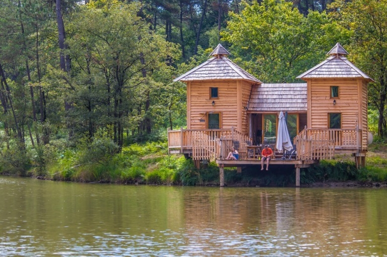 La Cabane Du Pecheur La Tour Du Pin Cabane Dans Les Arbres Dordogne Cabanes Sur L Eau De L Etang De Bazange